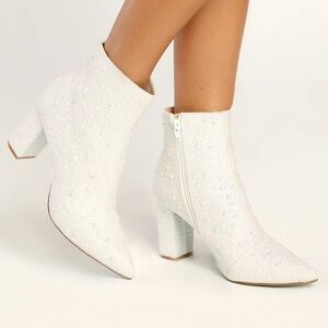 Betsy Johnson Cady pearl ankle boots in ivory
Gently worn
Size 6.5